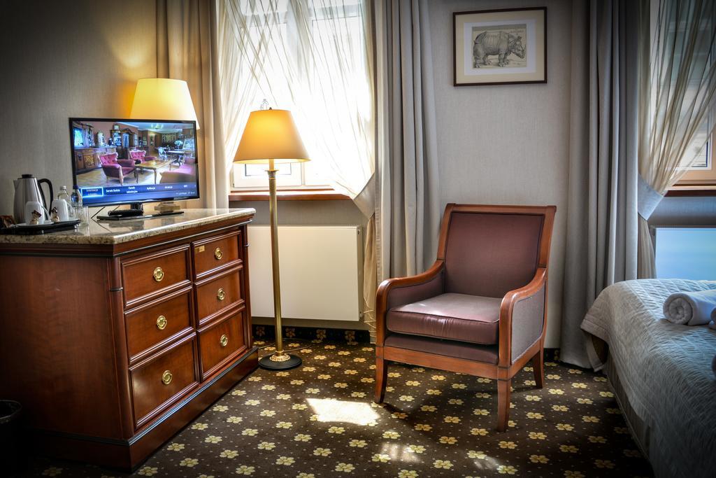 Komoda Club Residence Kalisz  Room photo